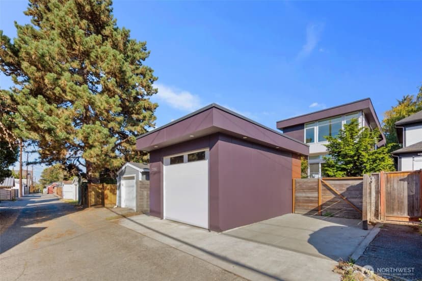 Property photo for 2117 5th Ave W, Seattle photo 32