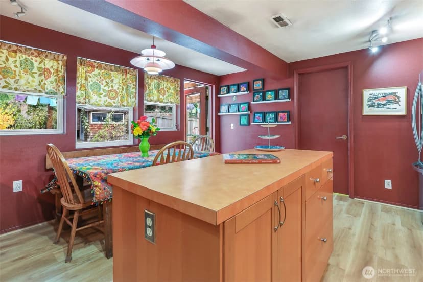 Property photo for 16720 North Park Avenue N, Shoreline photo 13