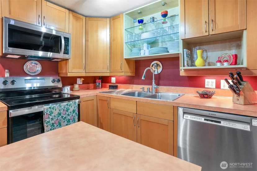 Property photo for 16720 North Park Avenue N, Shoreline photo 11