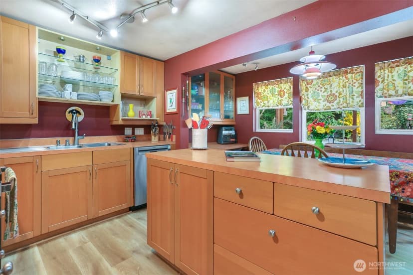 Property photo for 16720 North Park Avenue N, Shoreline photo 8