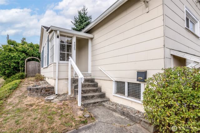 Property photo for 4020 S Asotin Street, Tacoma photo 2