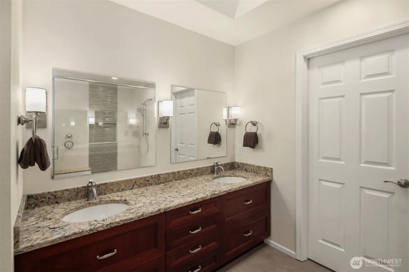 Property photo for 9920 197 Court Ne, Redmond photo 31