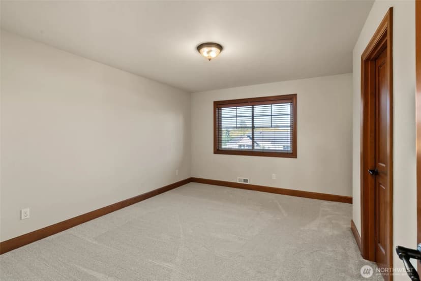 Property photo for 10516 40th Avenue E, Tacoma photo 22