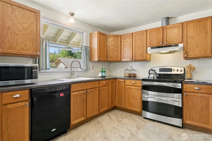 Property photo for 21614 Se May Valley Rd, Issaquah photo 9