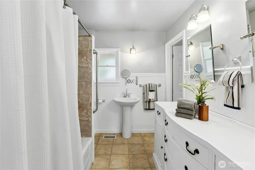 Property photo for 21614 Se May Valley Rd, Issaquah photo 13