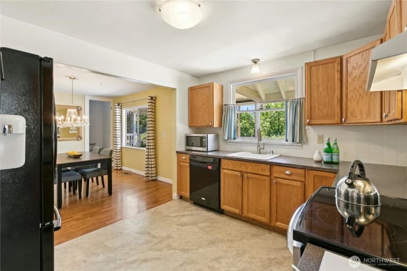 Property photo for 21614 Se May Valley Rd, Issaquah photo 10