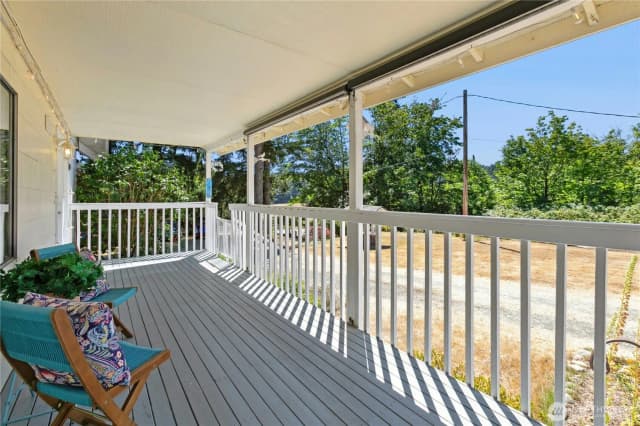 Property photo for 21614 Se May Valley Rd, Issaquah photo 4