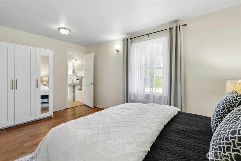 Property photo for 21614 Se May Valley Rd, Issaquah photo 12