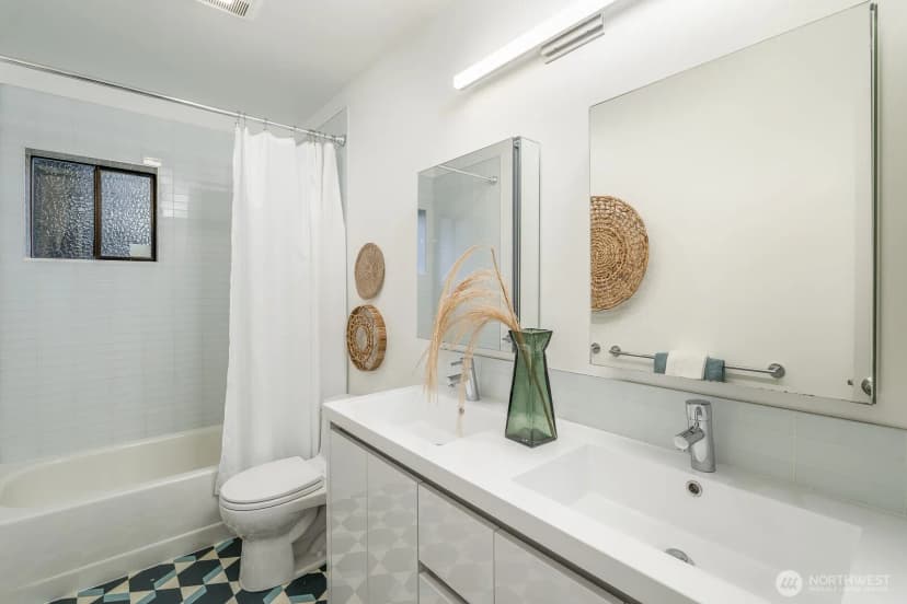 Property photo for 1516 Madrona Drive, Seattle photo 20