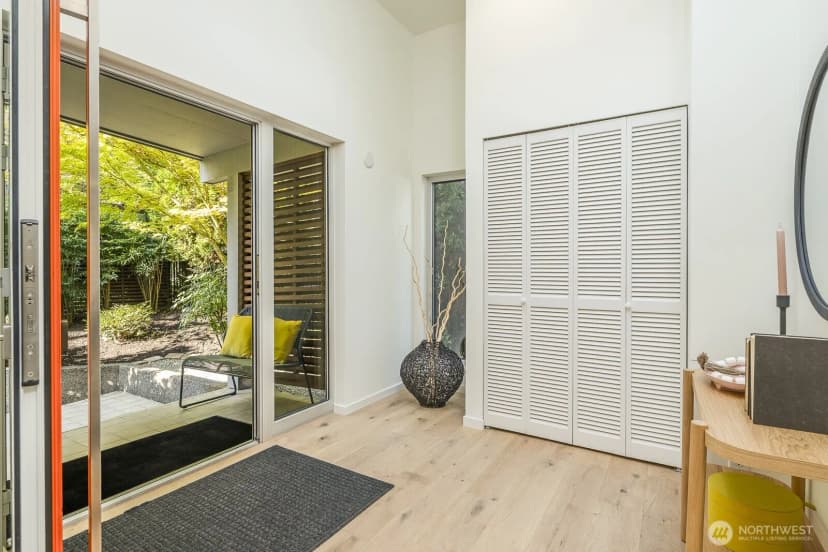 Property photo for 1516 Madrona Drive, Seattle photo 6