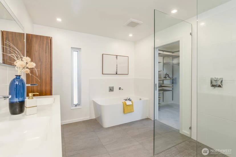 Property photo for 1516 Madrona Drive, Seattle photo 17