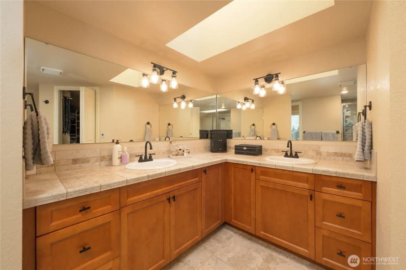 Property photo for 420 Sw 185th Place, Normandy Park photo 22