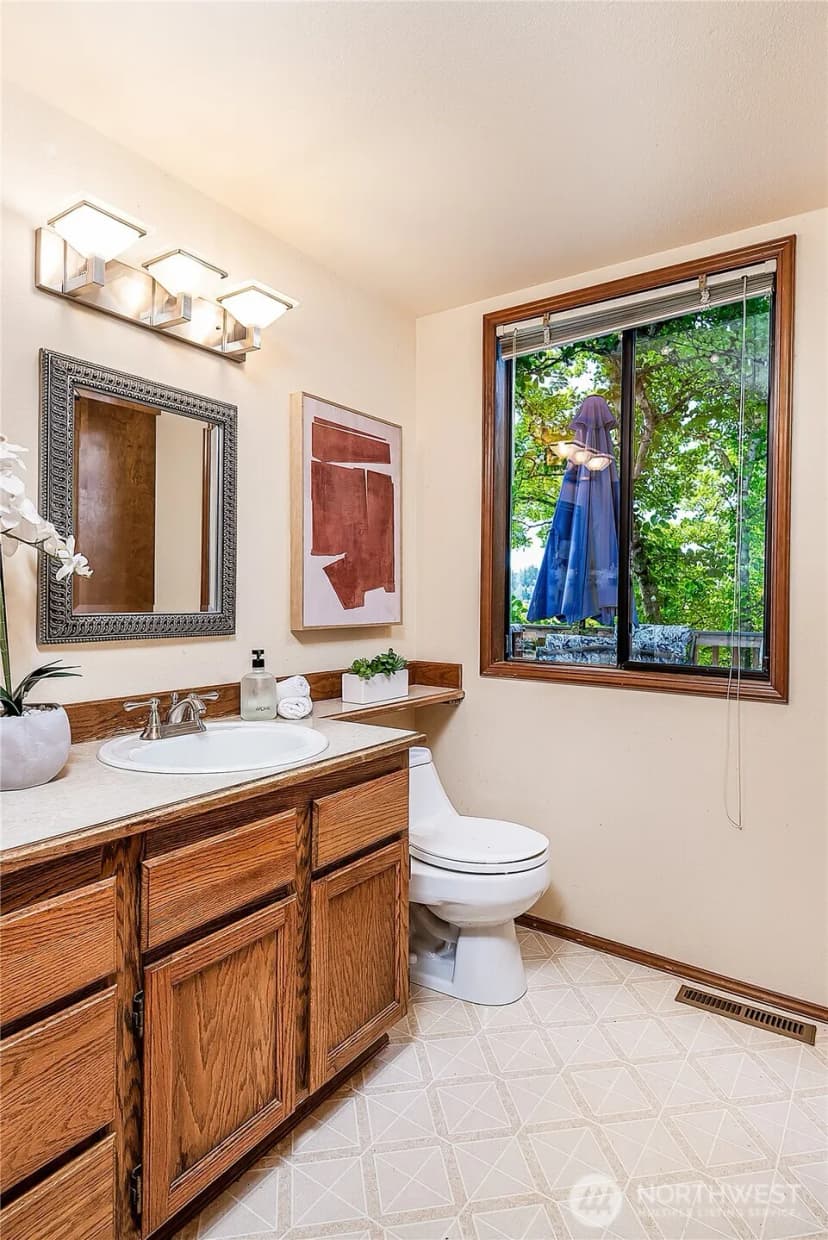 Property photo for 1809 136th Place Se, Bellevue photo 12