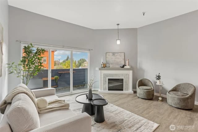 Property photo for 1100 Harrington Ave Ne #306, Renton photo 2