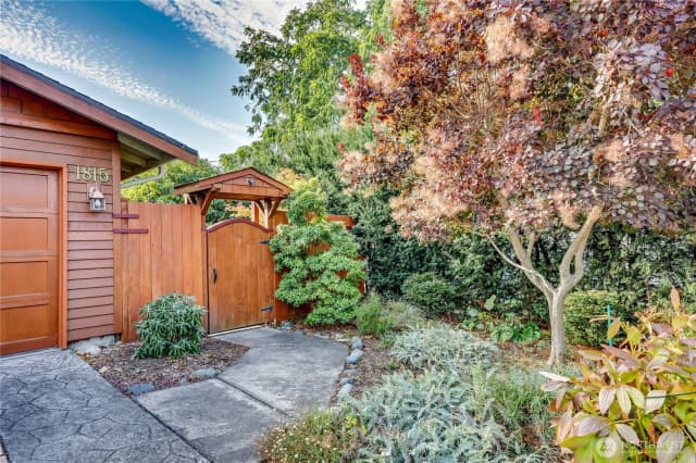 Property photo for 1815 Lawrence Street, Port Townsend photo 2