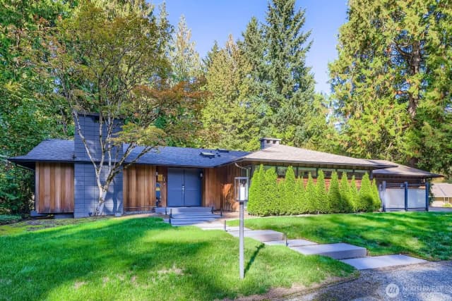 Property photo for 12862 Ne 10th Place, Bellevue