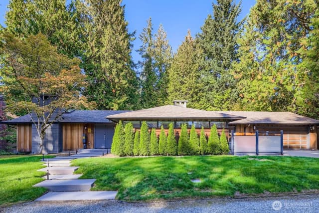 Property photo for 12862 Ne 10th Place, Bellevue photo 2