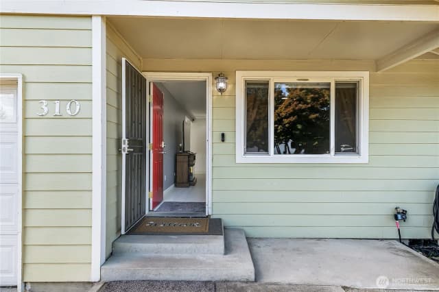 Property photo for 310 Johnson Street, Enumclaw photo 2
