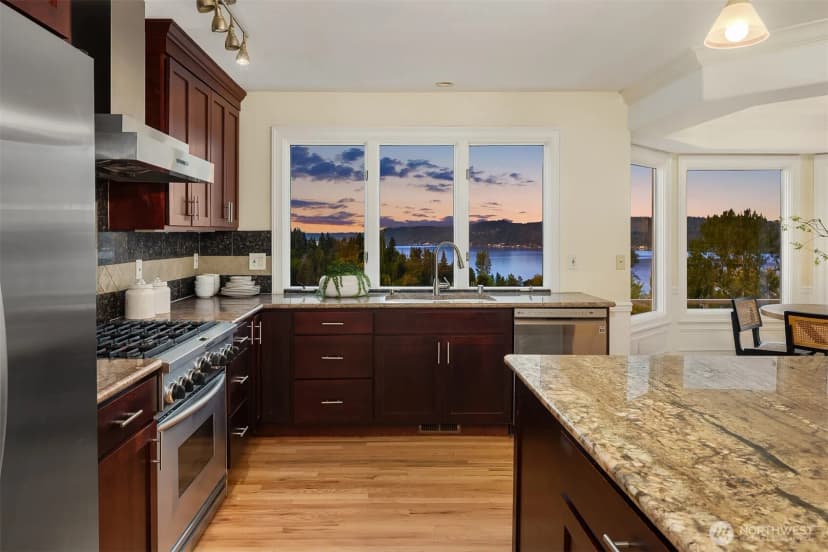 Property photo for 8726 Paisley Drive Ne, Seattle photo 10