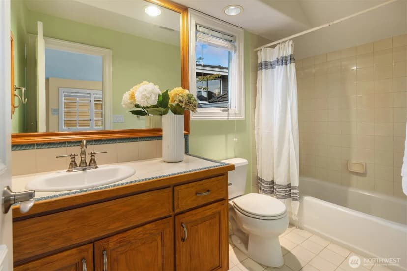 Property photo for 8726 Paisley Drive Ne, Seattle photo 26