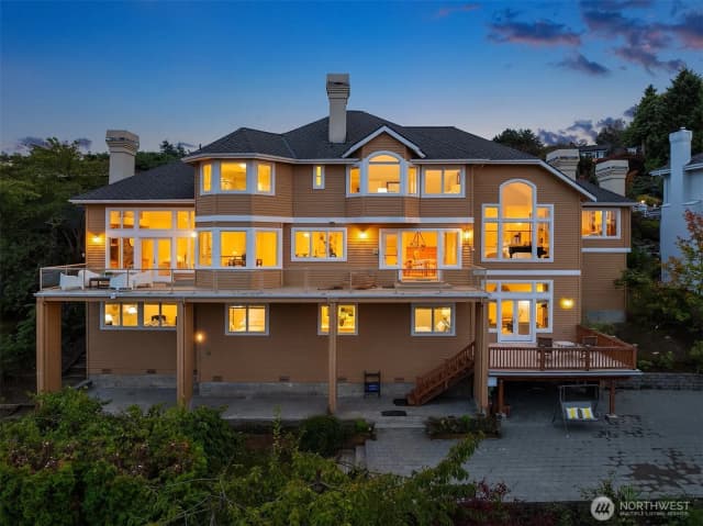 Property photo for 8726 Paisley Drive Ne, Seattle photo 2