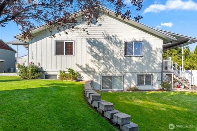 Property photo for 3110 Se 1st St, East Wenatchee photo 3
