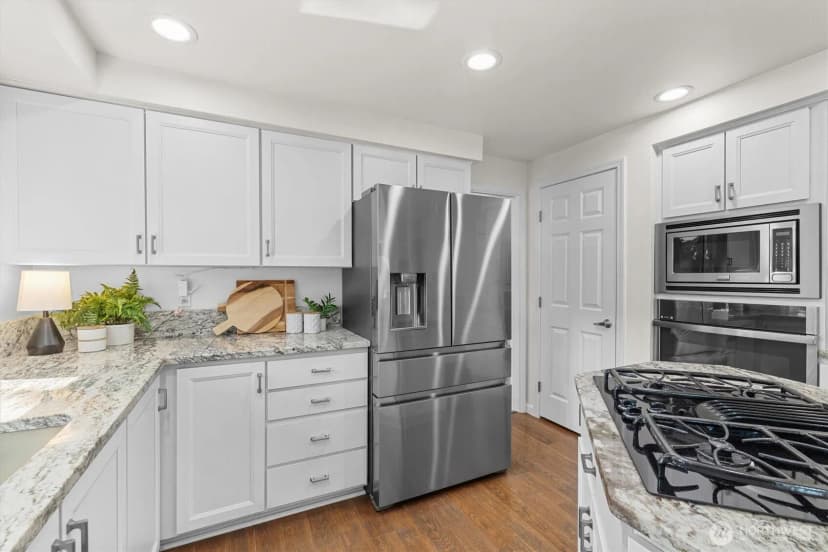 Property photo for 23109 Ne 18th Place, Sammamish photo 9