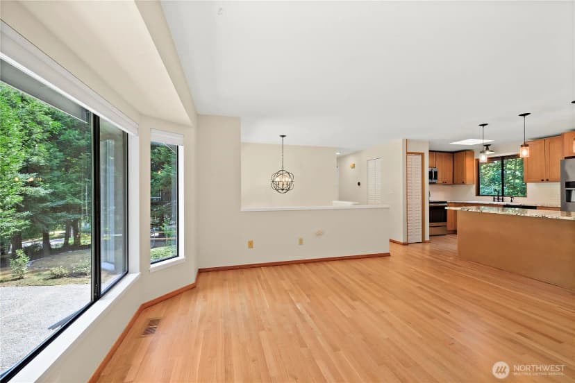 Property photo for 1080 Ridgewood Circle Sw, Issaquah photo 4