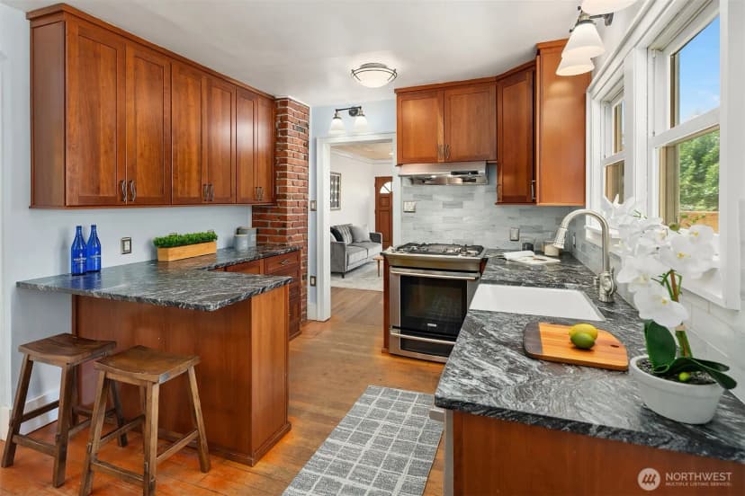 Property photo for 9116 23rd Avenue Ne, Seattle photo 6