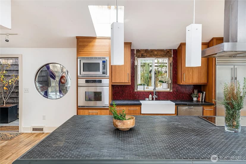 Property photo for 9521 25th Avenue Nw, Seattle photo 4
