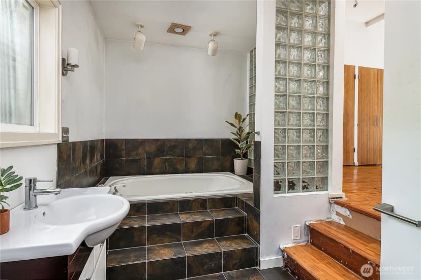 Property photo for 9521 25th Avenue Nw, Seattle photo 13