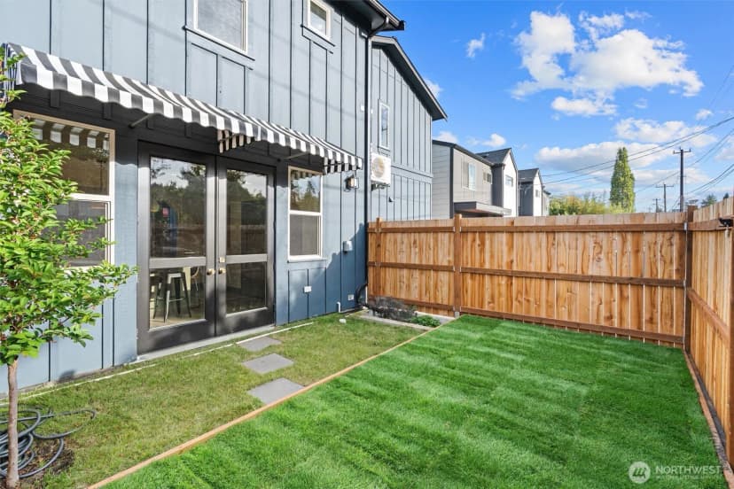 Property photo for 5033 25th Avenue Sw #b, Seattle photo 28