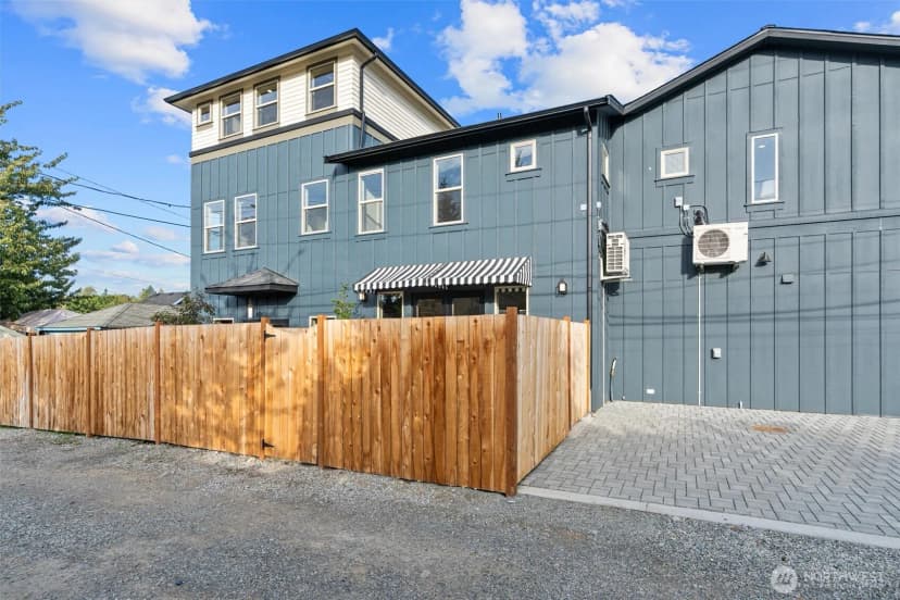 Property photo for 5033 25th Avenue Sw #b, Seattle photo 33