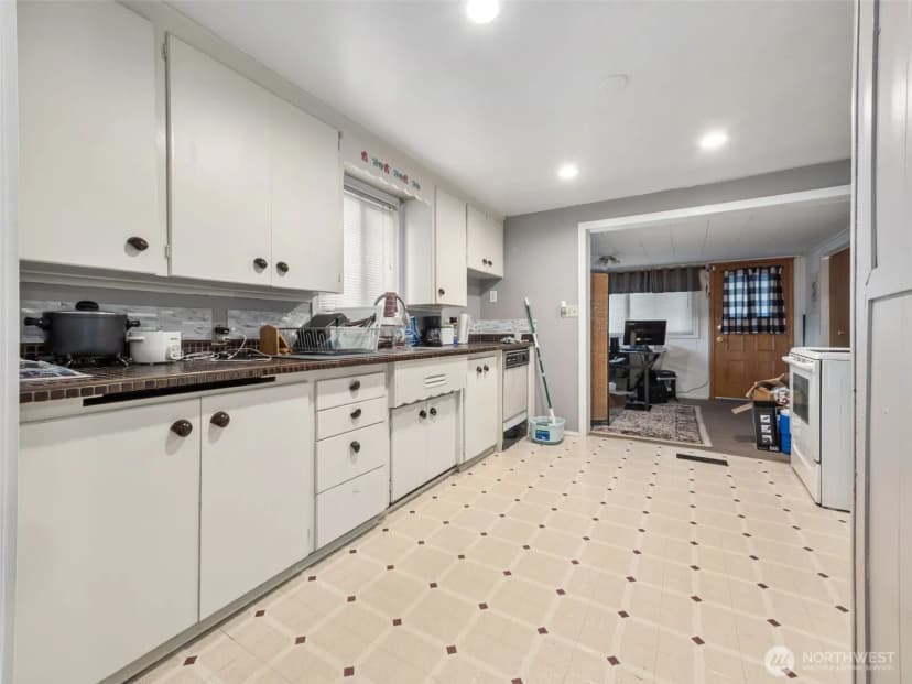 Property photo for 12647 24th Avenue S, Seattle photo 6