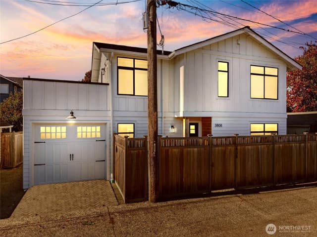 Property photo for 3808 36th Avenue Sw, Seattle photo 2