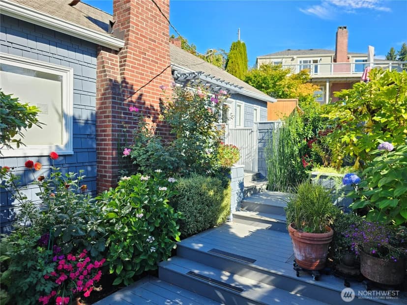 Property photo for 2822 Prosch Avenue W, Seattle photo 3
