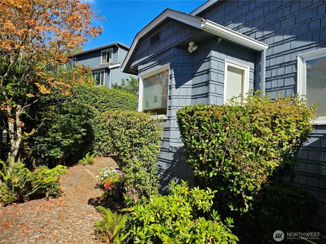 Property photo for 2822 Prosch Avenue W, Seattle photo 2