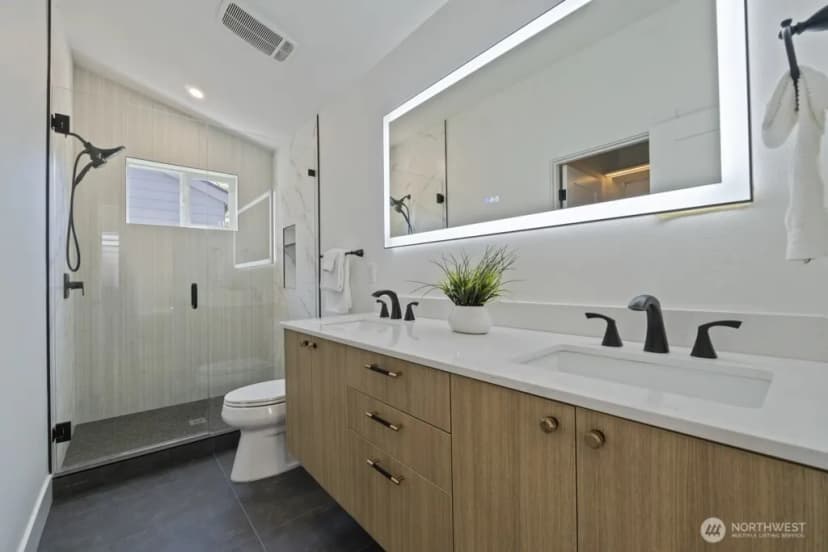 Property photo for 12046 5th Avenue Ne, Seattle photo 17
