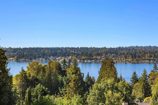 Property photo for 6447 Ne 129th Place, Kirkland photo 2