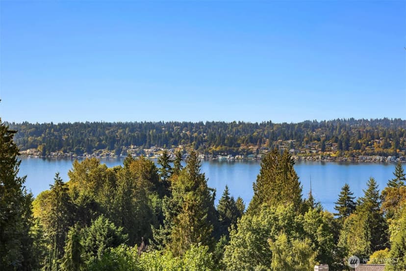 Property photo for 6447 Ne 129th Place, Kirkland photo 2
