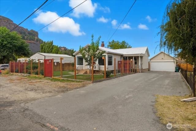 Property photo for 57910 Spokane Boulevard, Grand Coulee photo 2