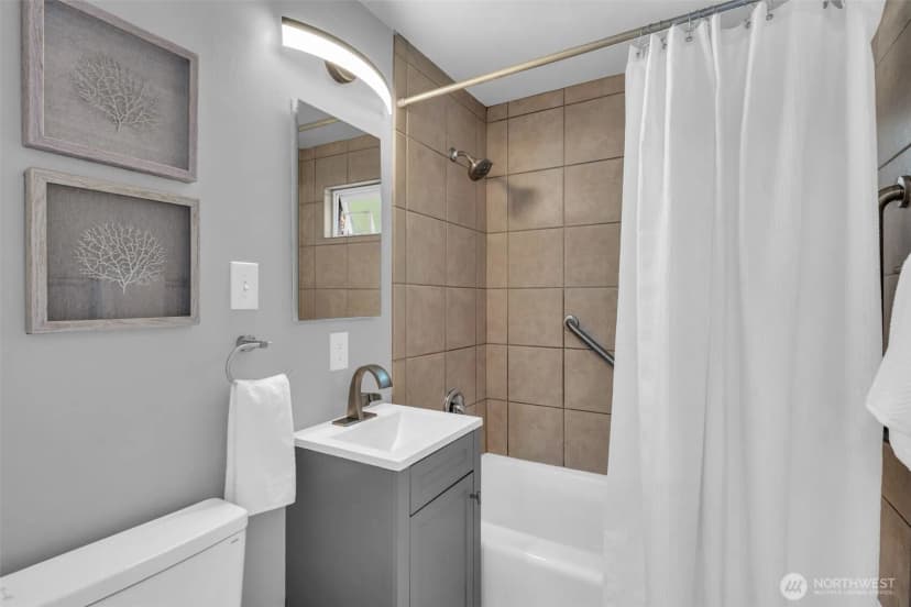 Property photo for 10237 31st Avenue Sw, Seattle photo 12