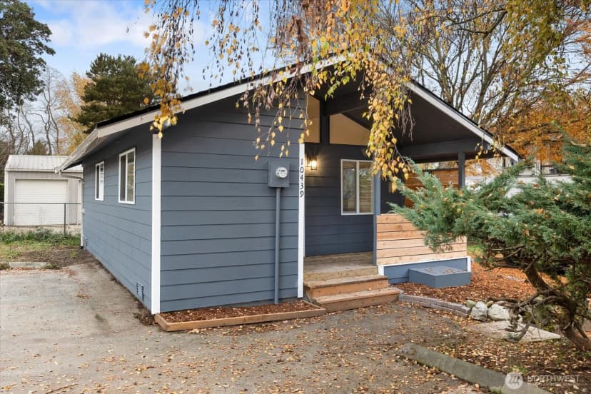 Property photo for 10439 17th Avenue Sw, Seattle photo 2