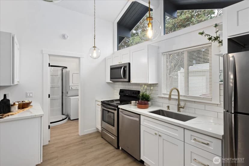 Property photo for 10439 17th Avenue Sw, Seattle photo 13