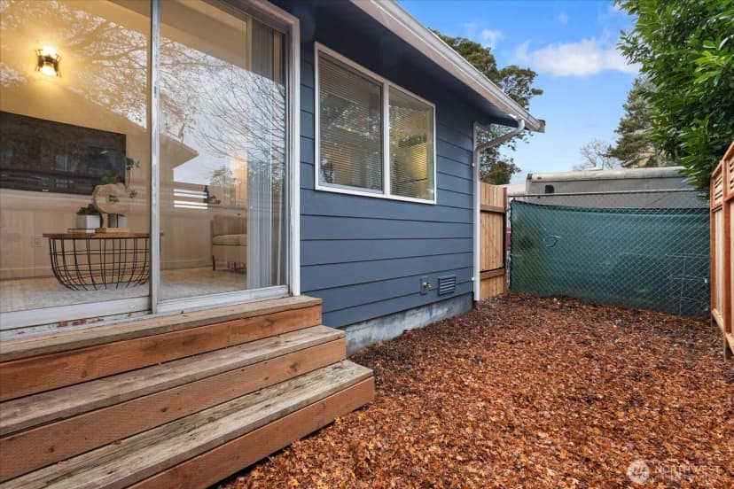 Property photo for 10439 17th Avenue Sw, Seattle photo 22
