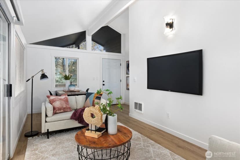 Property photo for 10439 17th Avenue Sw, Seattle photo 11