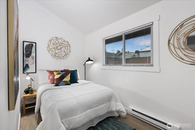 Property photo for 10439 17th Avenue Sw, Seattle photo 4