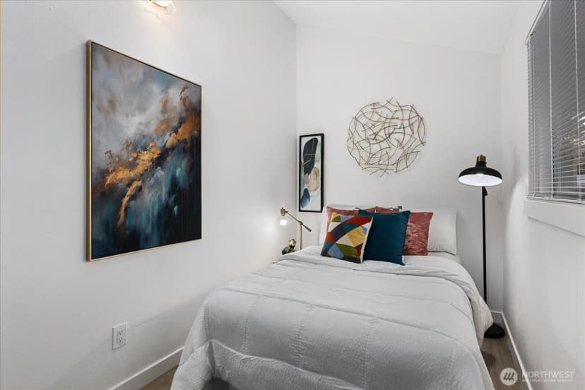 Property photo for 10439 17th Avenue Sw, Seattle photo 5