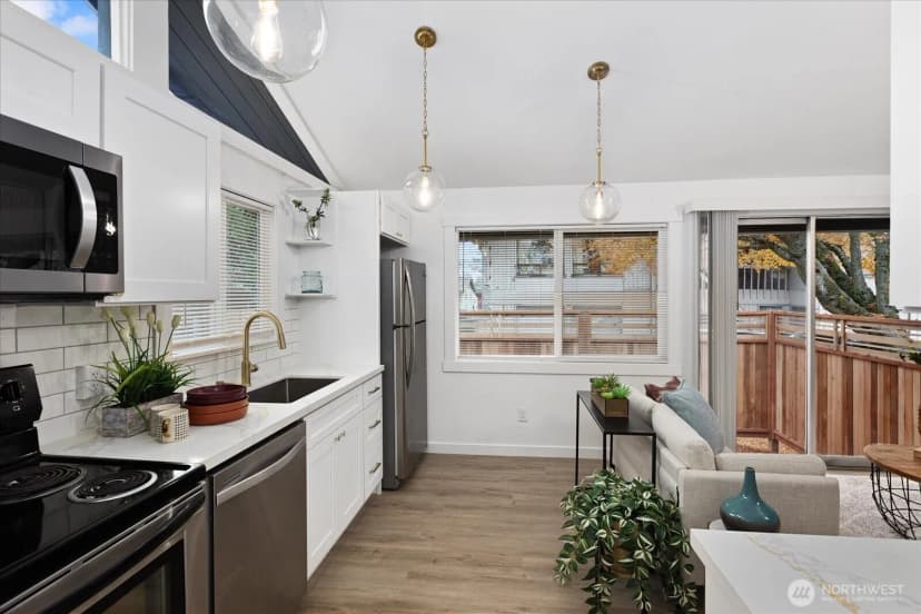 Property photo for 10439 17th Avenue Sw, Seattle photo 15