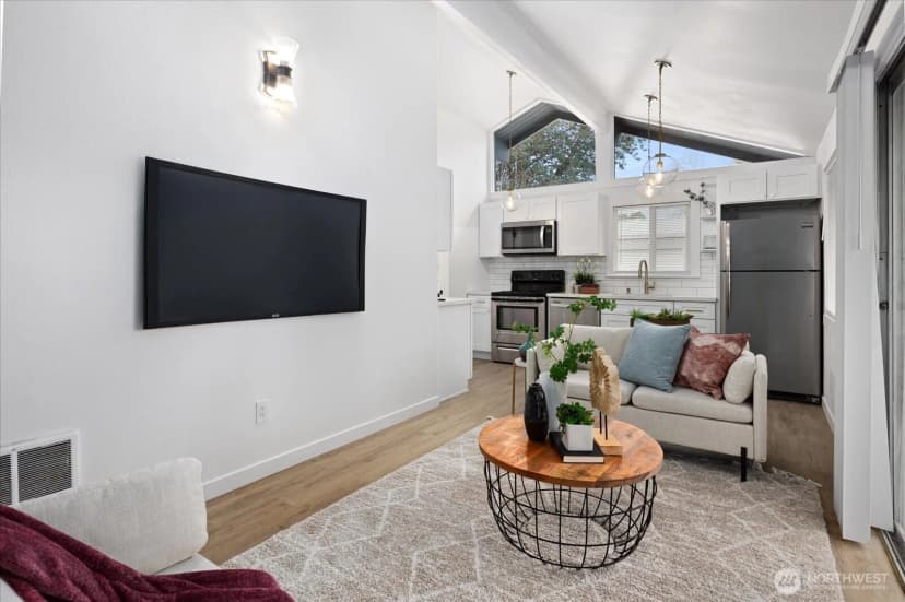 Property photo for 10439 17th Avenue Sw, Seattle photo 9